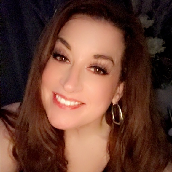 Meet your Posher, Andrea - Picture 1 of 1